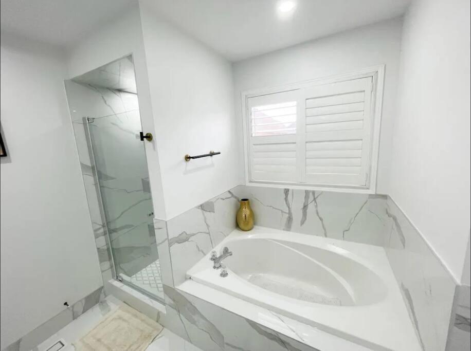 Elegant & Luxurious 3 Bedroom Home Mississauga Exterior foto